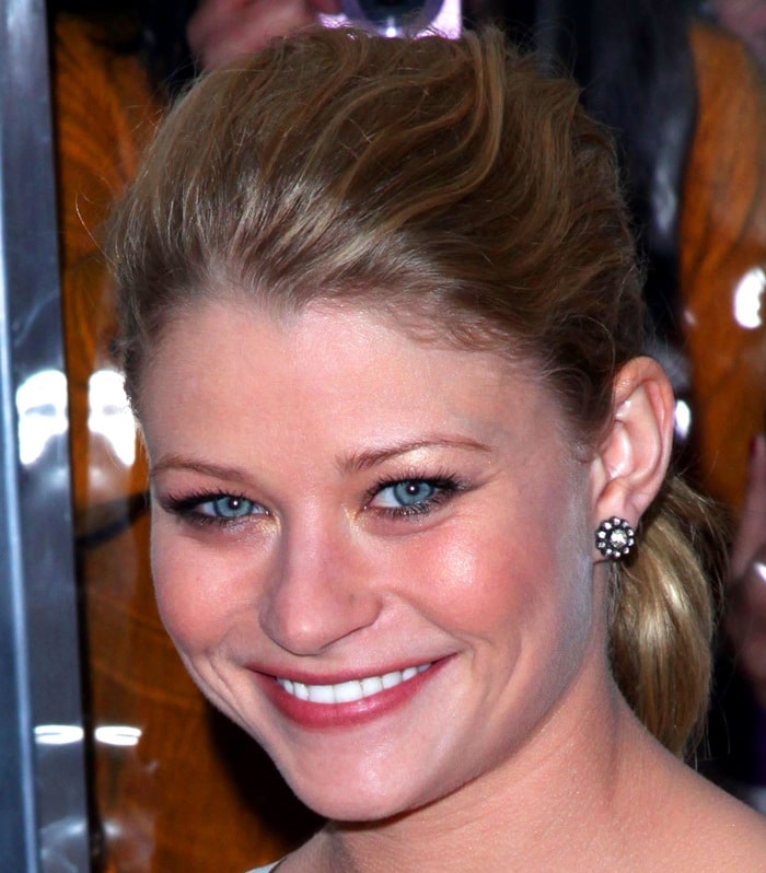 Emilie de Ravin wears her hair back at the New York premiere of "Remember Me"