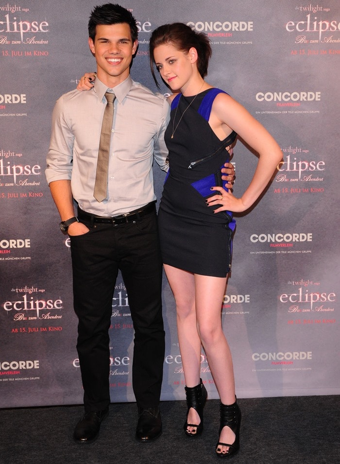 Taylor Lautner (5 feet 8 ½ inches) and Kristen Stewart (5 feet 3 ¾ inches) at 'The Twilight Saga: Eclipse' photocall in Germany, June 18, 2010, showcasing their height difference and charismatic presence