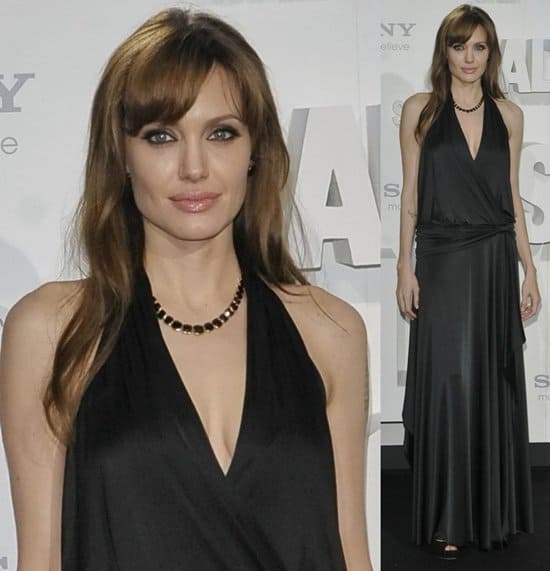 Angelina Jolie's black, knee-high dress combines sophistication with cinematic flair at the German premiere of 'Salt' (Wer ist Salt)