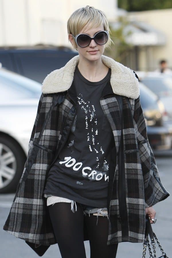 Ashlee Simpson had her hair done at the Andy Lecompte Salon in West Hollywood, California on December 10, 2010