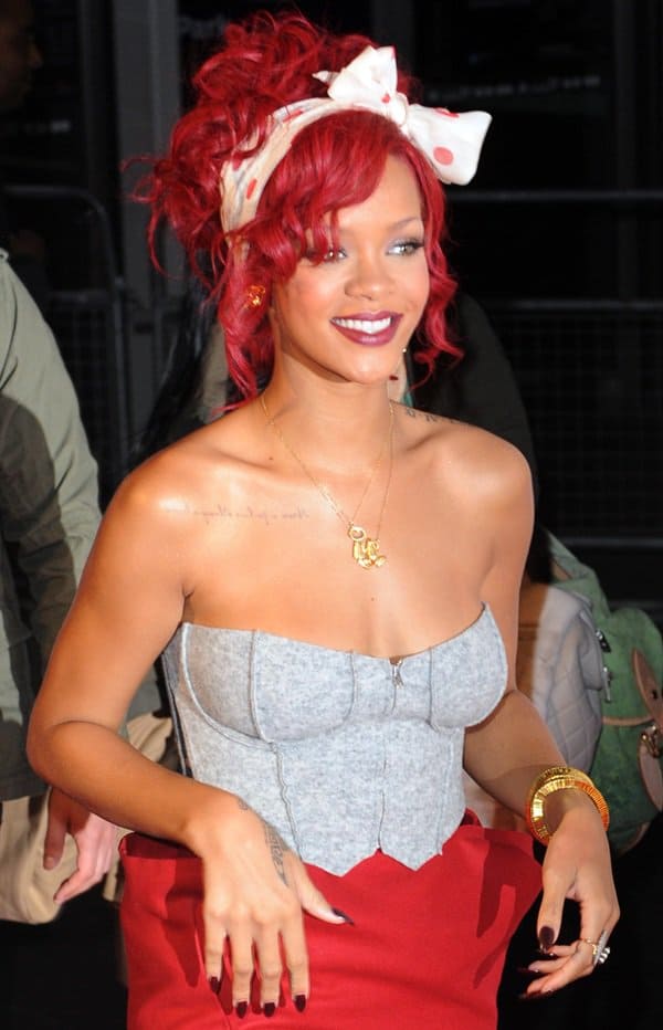 Rihanna donned a stunning ensemble, wearing a Zambesi bustier complemented by a vibrant red Kos skirt