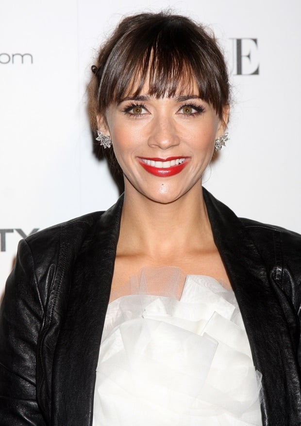 Rashida Jones perfectly pairs a rugged leather jacket with an elegant Marchesa dress at the Art of Elysium Gala