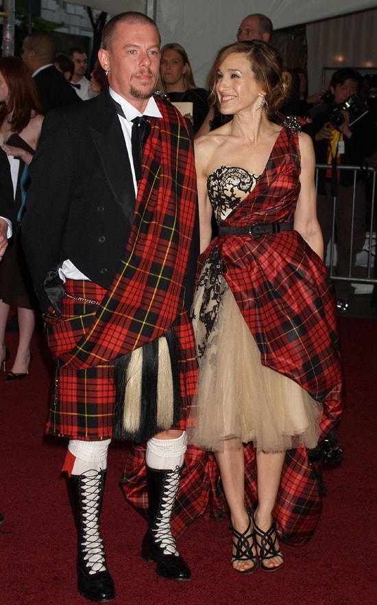 Alexander McQueen and Sarah Jessica Parker attend the 'Anglomania' Costume Institute Gala held at The Metropolitan Museum of Art in New York City on May 1, 2006
