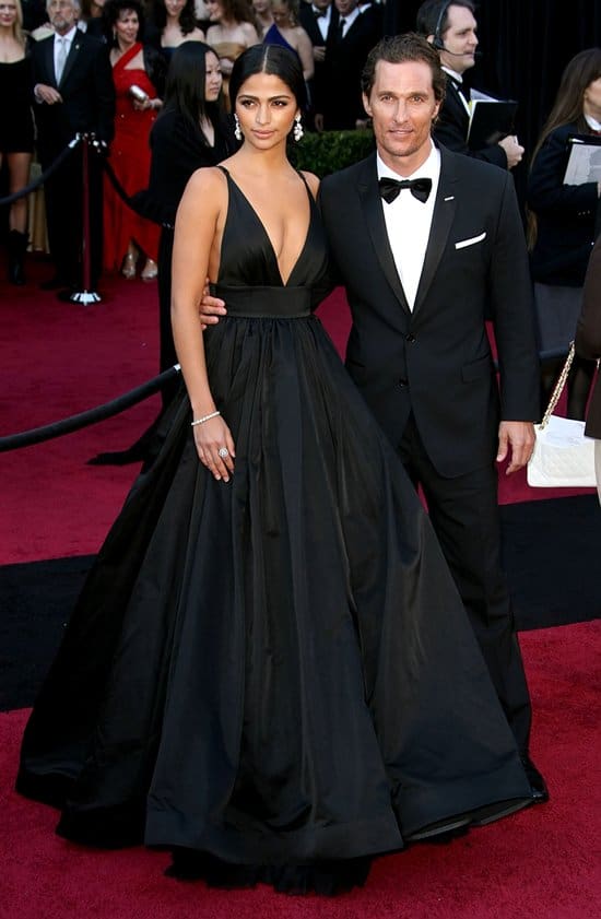 Model Camila Alves and actor Matthew McConaughey arrive at the 83rd Annual Academy Awards