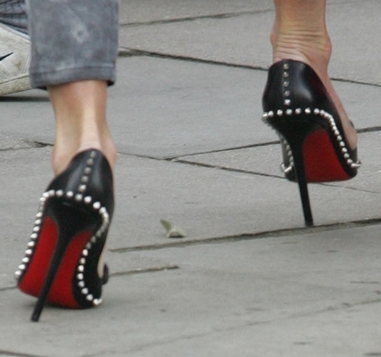 Elle MacPherson rocking Christian Louboutin Lucifer spike bow pumps