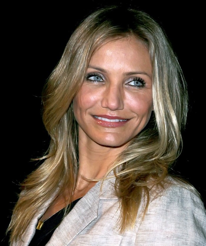 Cameron Diaz wearing an Elizabeth & James distressed blazer