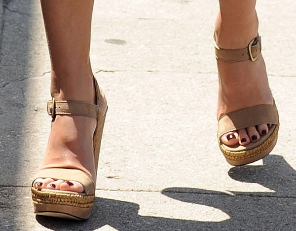 Jessica Alba shows off her feet in Stuart Weitzman Strutting platform sandals