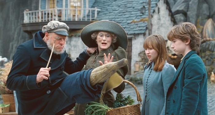 Jim Carrey (as Captain Sham/Count Olaf), Meryl Streep (as Aunt Josephine), Emily Browning (as Violet Baudelaire) and Liam Aiken (as Klaus Baudelaire) in 'Lemony Snicket's A Series of Unfortunate Events' directed by Brad Silberling