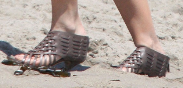 Katie Holmes wears $740 heels to the beach without a second thought