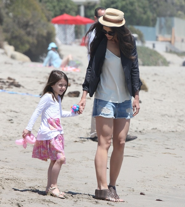 On May 30, 2011, Katie Holmes and her daughter, Suri Cruise, attended a Memorial Day beach party in Malibu, Los Angeles