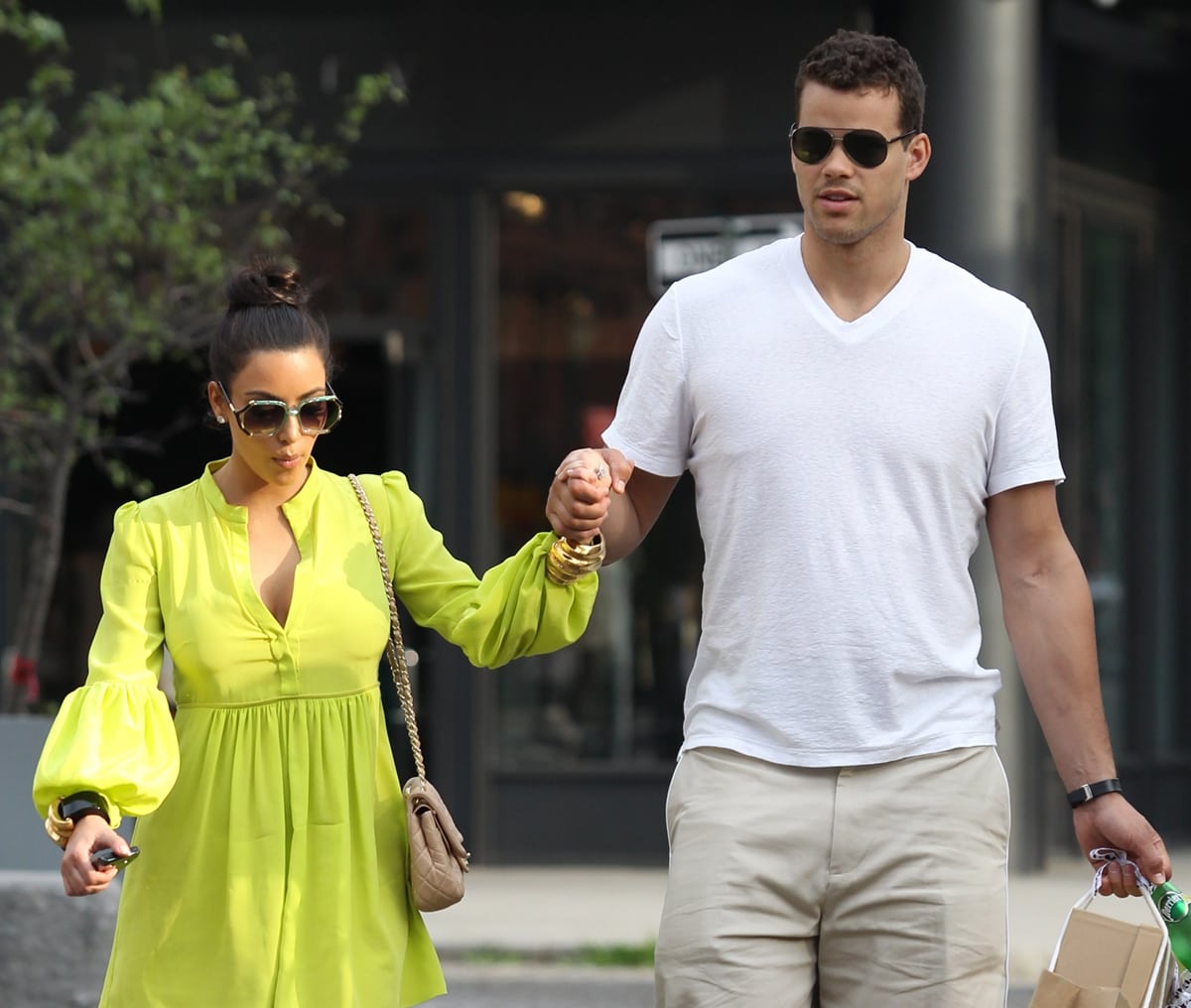 Kris Humphries, at 6 feet 9 inches (206 cm), is 48.5 cm taller than Kim Kardashian, who stands at 5 feet 2 inches (157.5 cm)