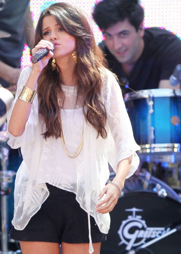 Selena Gomez wears her hair down as she performs for fans at Santa Monica Place