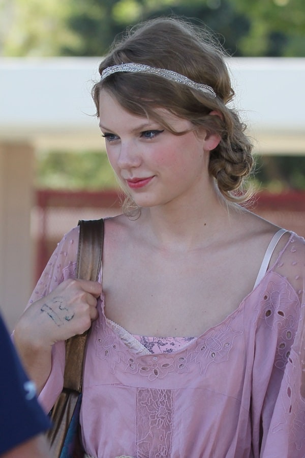 Taylor Swift's Deepa Gurnani crystal wave headband