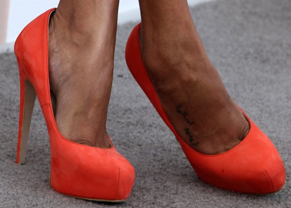 Zoe Saldana wearing Brian Atwood 'Maniac' pumps