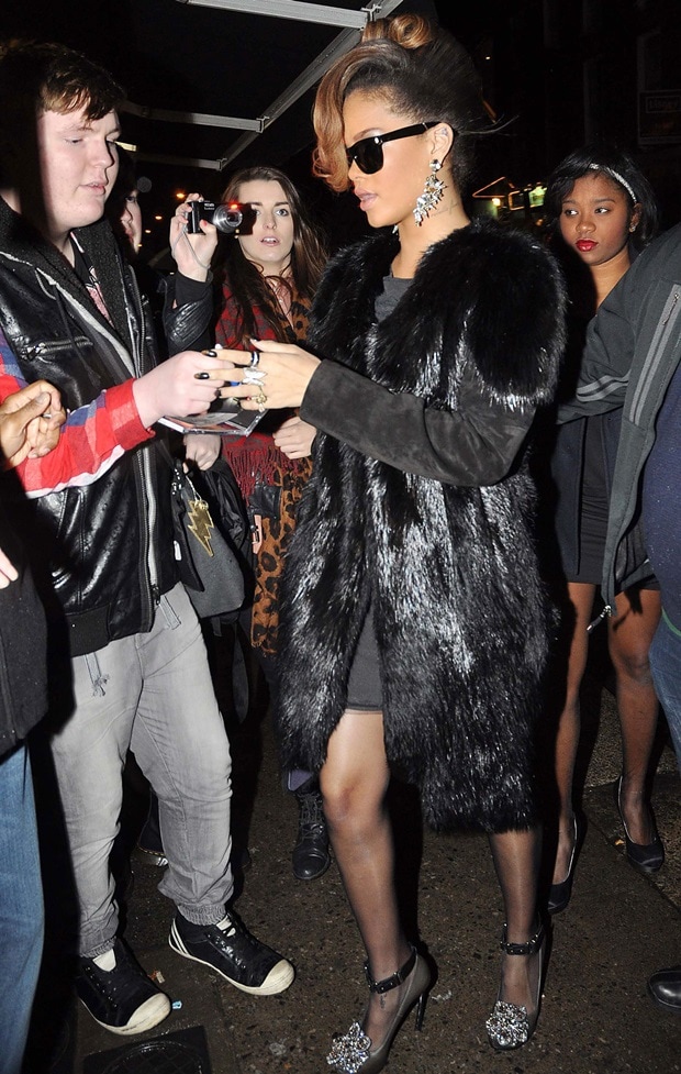 Rihanna hosted a Thanksgiving dinner for her band and crew in a luxurious fur coat