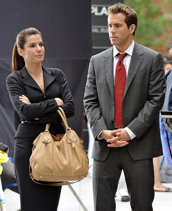 Sandra Bullock and Ryan Reynolds on the film set of 'The Proposal'