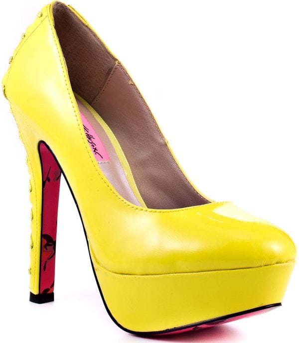 Betsey Johnson Ditan in Yellow