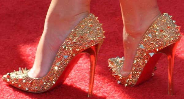 Brooklyn Decker's hot feet in Christian Louboutin Pigalle pumps