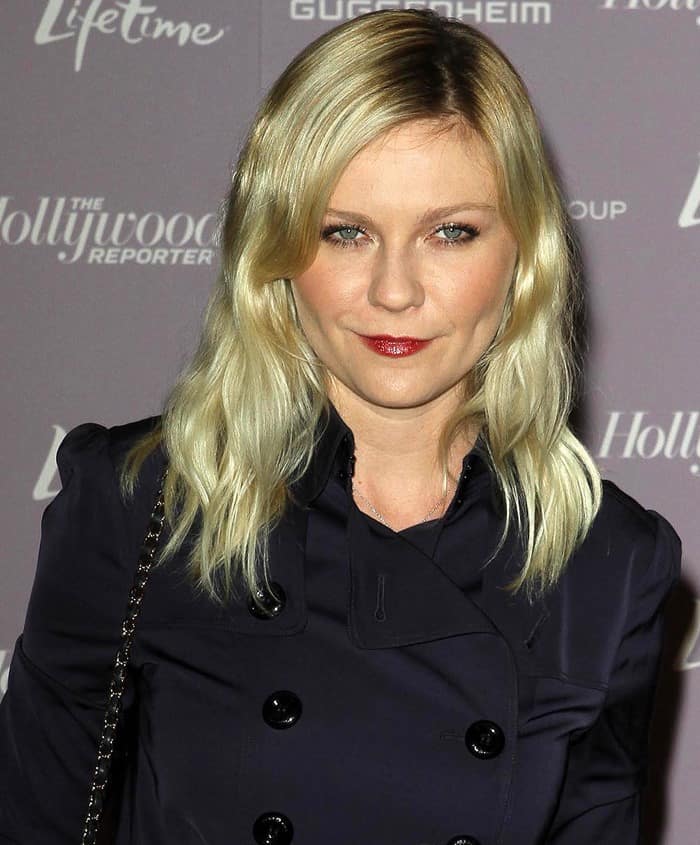 Kirsten Dunst wore a classic Burberry trench coat as a dress