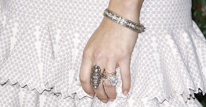 LeAnn Rimes shows off her rings and jewelry
