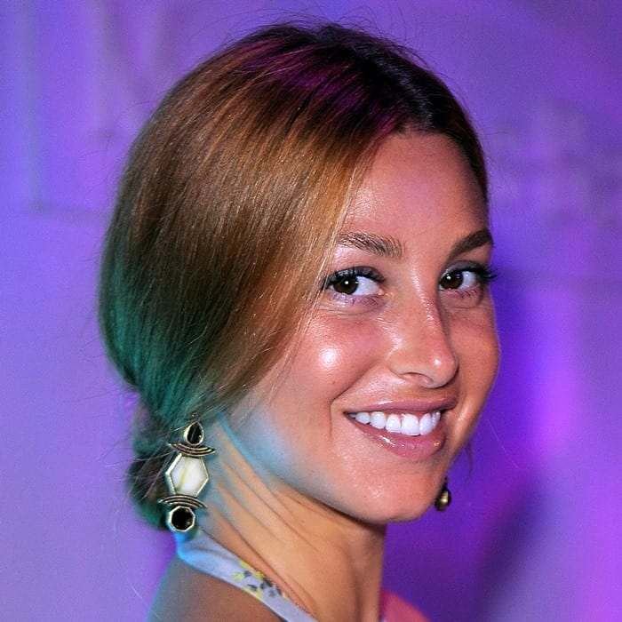 Whitney Port is known for her natural yet chic makeup looks, often using soft browns, golds, and pinks on her eyes