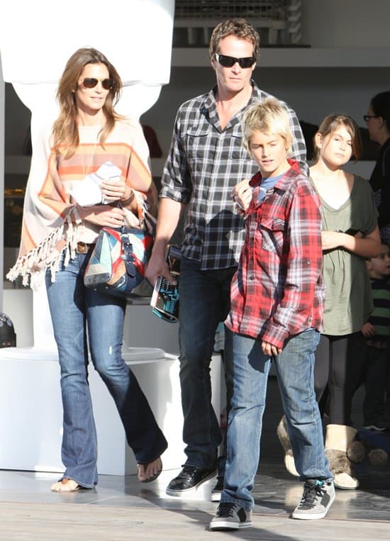 Cindy Crawford wears Paige Lou Lou jeans while out with her family