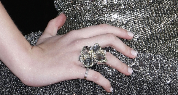 Dakota Fanning showed off her statement Lorraine Schwartz ring