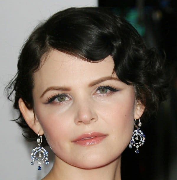 Ginnifer Goodwin wears sapphire chandelier earrings from Van Cleef & Arpels