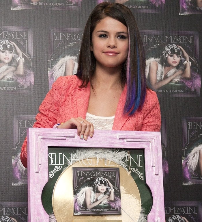 Selena Gomez receives an award