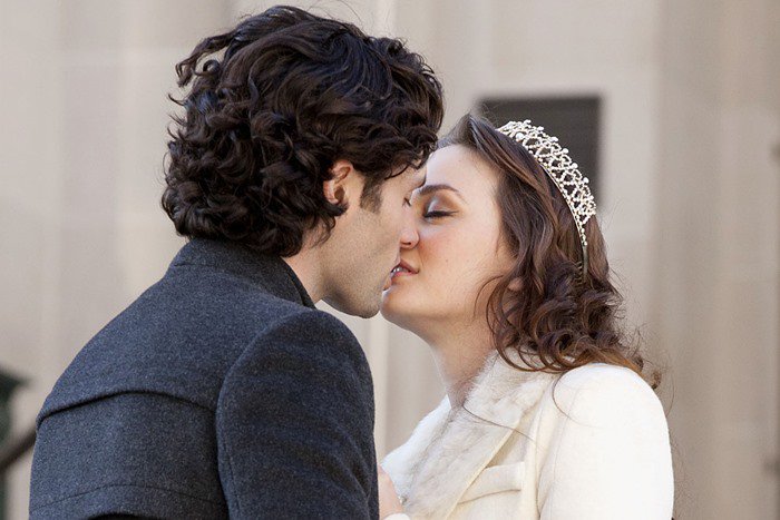 Leighton Meester and Penn Badgley film a kissing scene for 'Gossip Girl' on Manhattan's Upper East Side in New York City on February 6, 2012