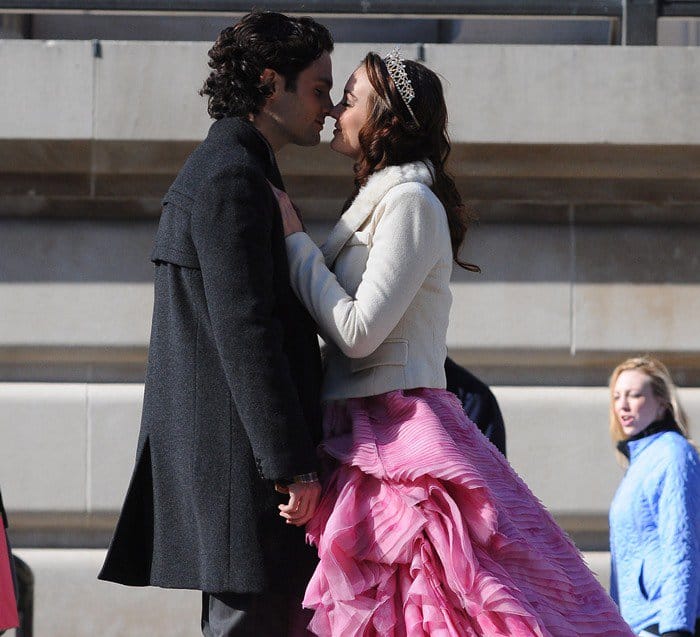 Leighton Meester and Penn Badgley film a kissing scene for 'Gossip Girl' on Manhattan's Upper East Side