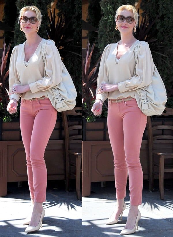 Katherine Heigl wearing Henry & Belle Ideal skinny jeans outside Il Pastaio