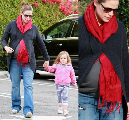 Jennifer Garner, radiating warmth and genuine charm, enjoys a casual stroll with her daughter Seraphina Affleck in Santa Monica