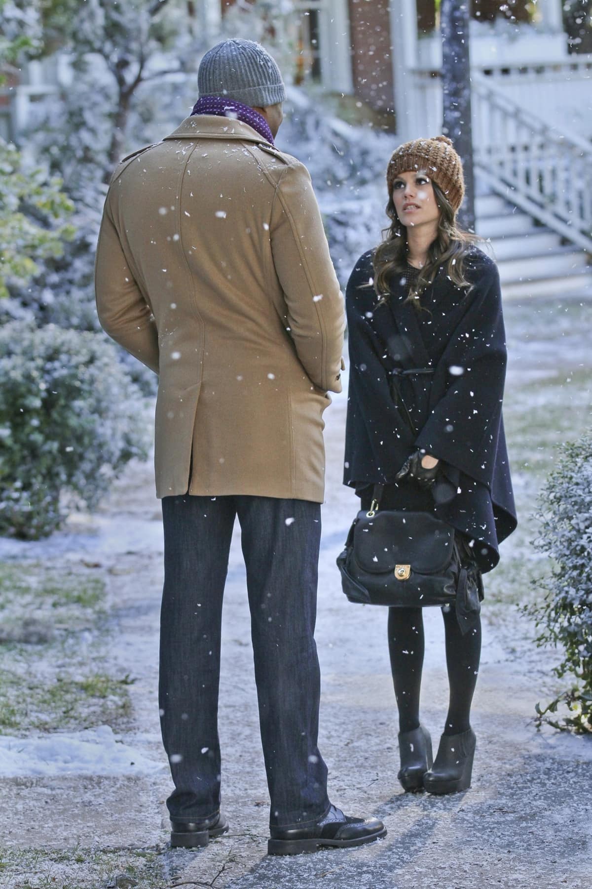 In the "Snowflakes & Soulmates" episode of Hart of Dixie, Dr. Zoe Hart adds a touch of timeless elegance to her wintery look with the black leather Z Spoke by Zac Posen Zac Sac tote