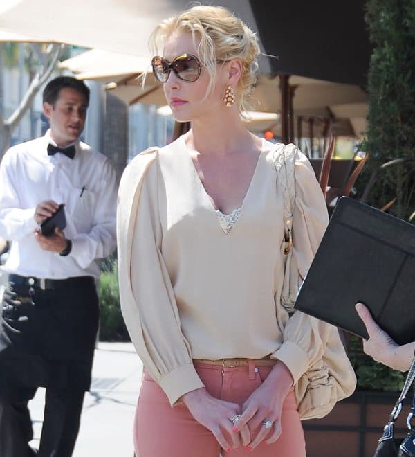Katherine Heigl styled her rose Henry & Belle Ideal skinny jeans with a nude ruffled shirt