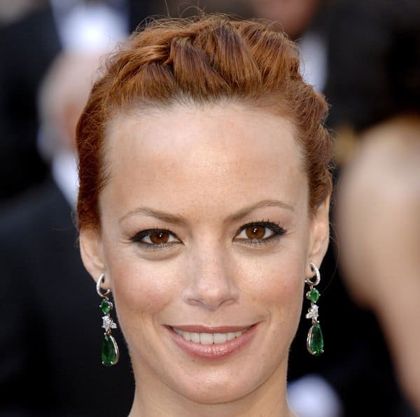 Bérénice Bejo shows off her emerald and diamond drop Chopard earrings