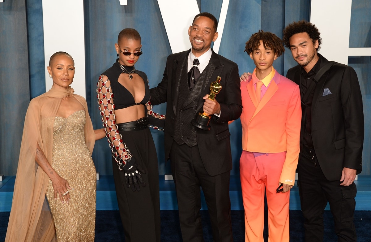 Jada Pinkett Smith, Willow Smith, Will Smith, Jaden Smith, and Trey Smith celebrate Will's Best Actor Oscar for King Richard at the 2022 Vanity Fair Oscar Party