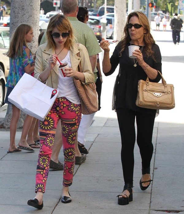 Emma Roberts and her mom grab ice cream while strolling through Los Angeles