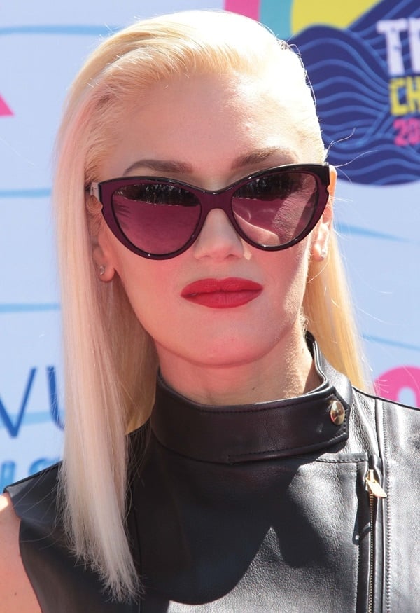 Gwen Stefani wears her blonde hair down at the 2012 Teen Choice Awards