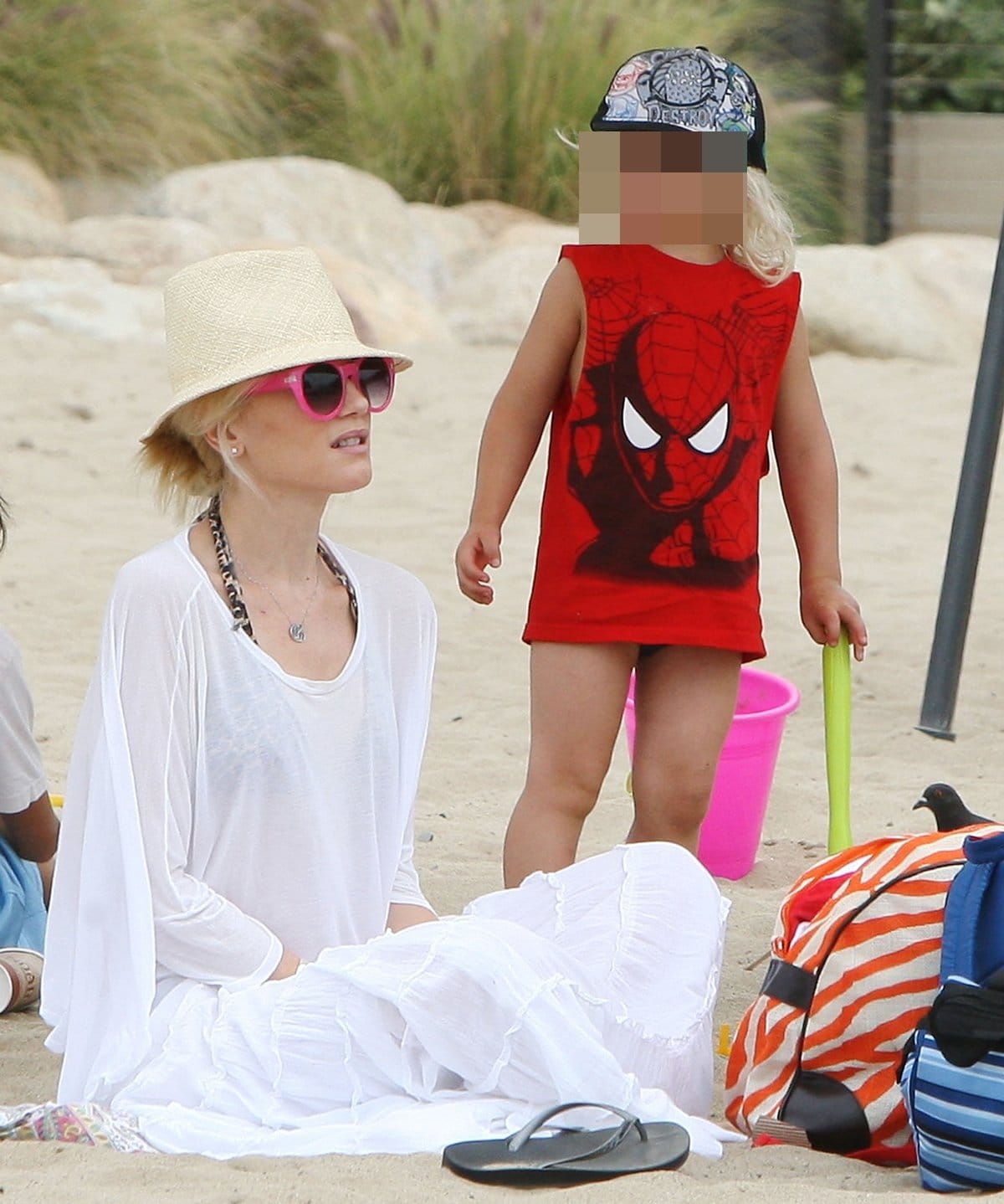 Gwen Stefani and Zuma Rossdale enjoy the day on Santa Monica Beach in Los Angeles