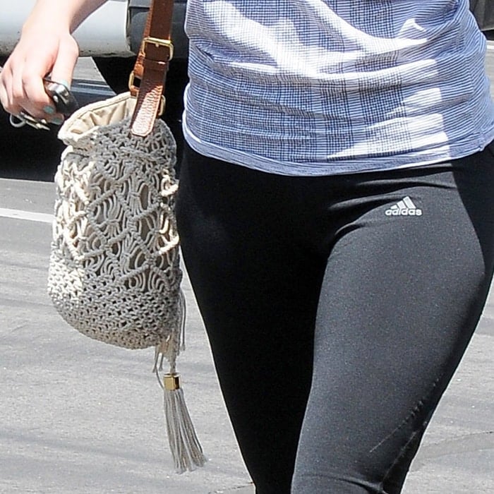 Jennifer Lawrence totes Tory Burche's Claire crocheted bucket bag