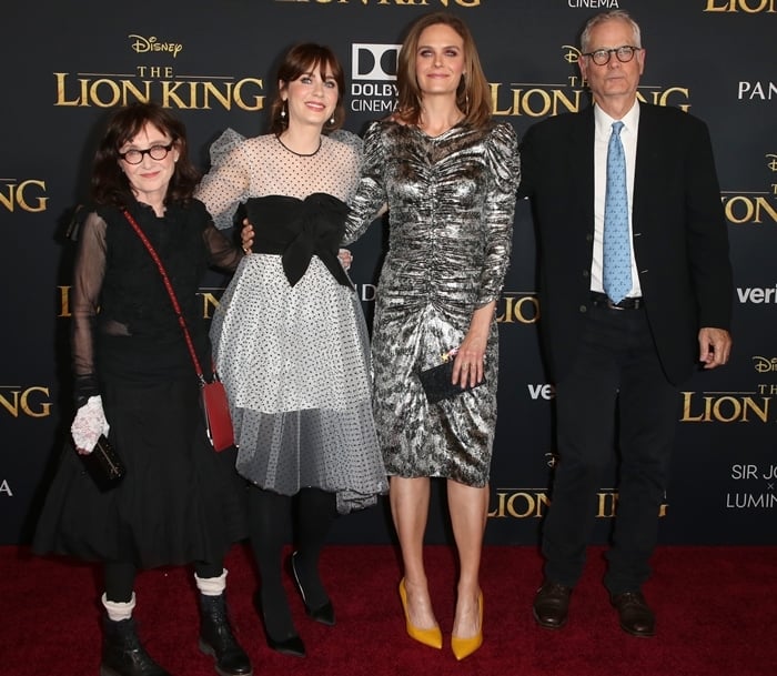 Caleb Deschanel, Mary Jo Deschanel, Zooey Deschanel, and Emily Deschanel at the premiere of The Lion King