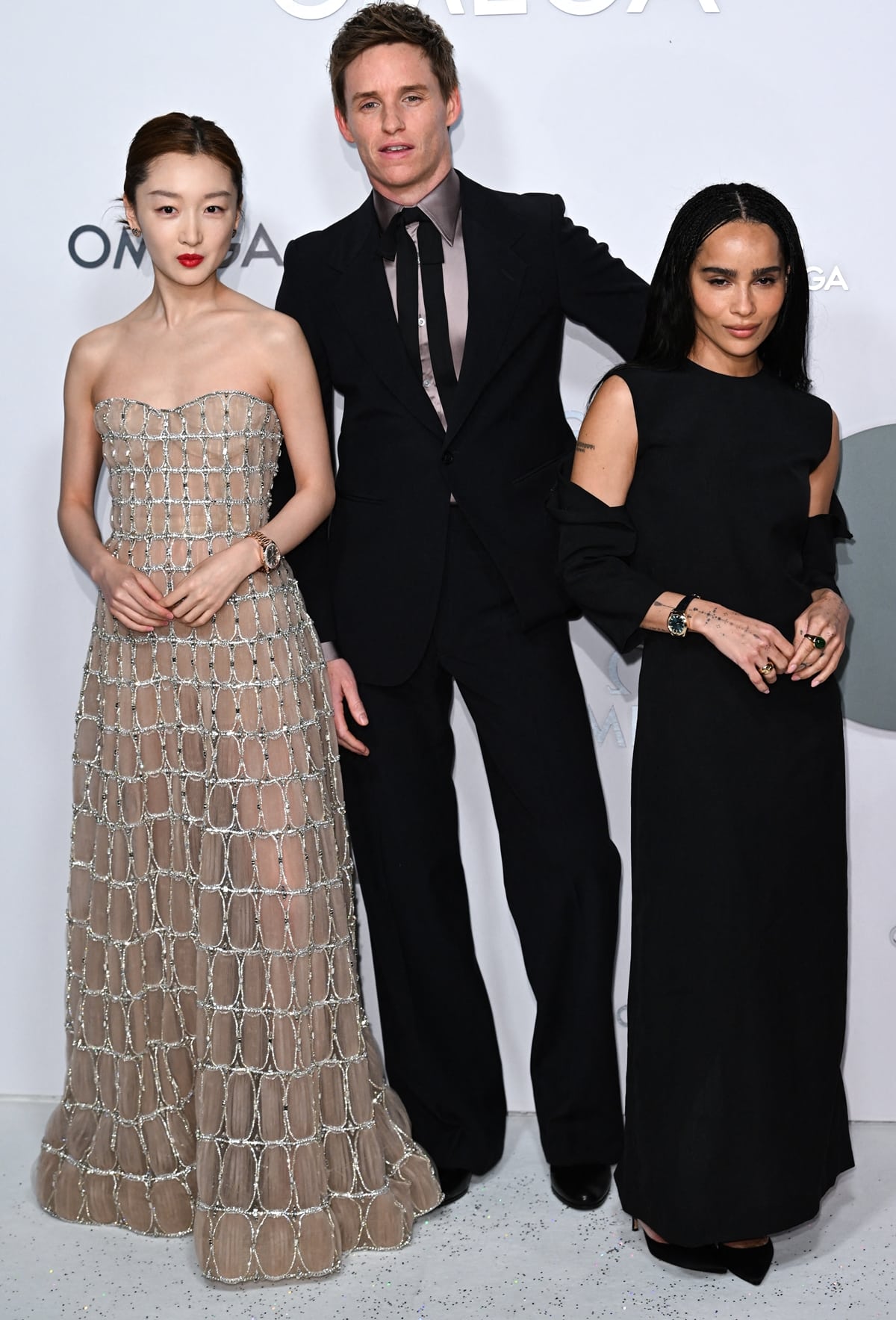 At the Omega Aqua Terra Shades International Launch Event in London, Zoë Kravitz looked notably shorter next to Zhou Dongyu (5ft 3¾ inches or 162 cm) and Eddie Redmayne (5ft 11 ¼ inches or 181 cm), highlighting a noticeable height difference