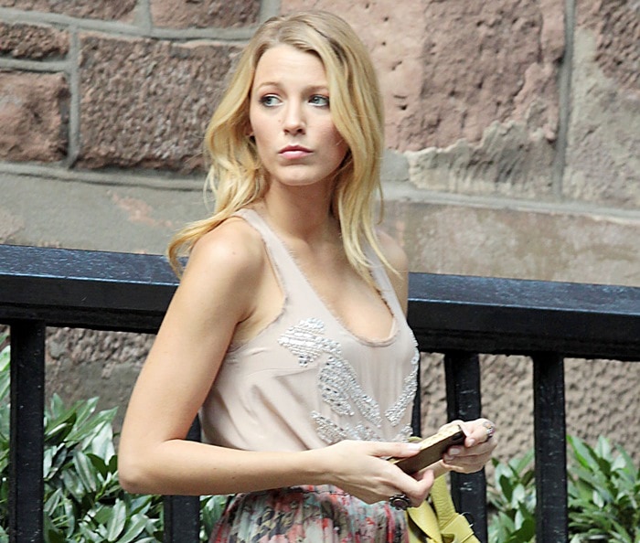 Blake Lively keeps her blonde hair down while filming an episode of "Gossip Girl"