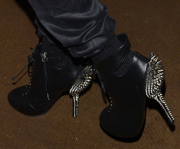 Gwen Stefani rocks sexy spiked Giuseppe Zanotti booties