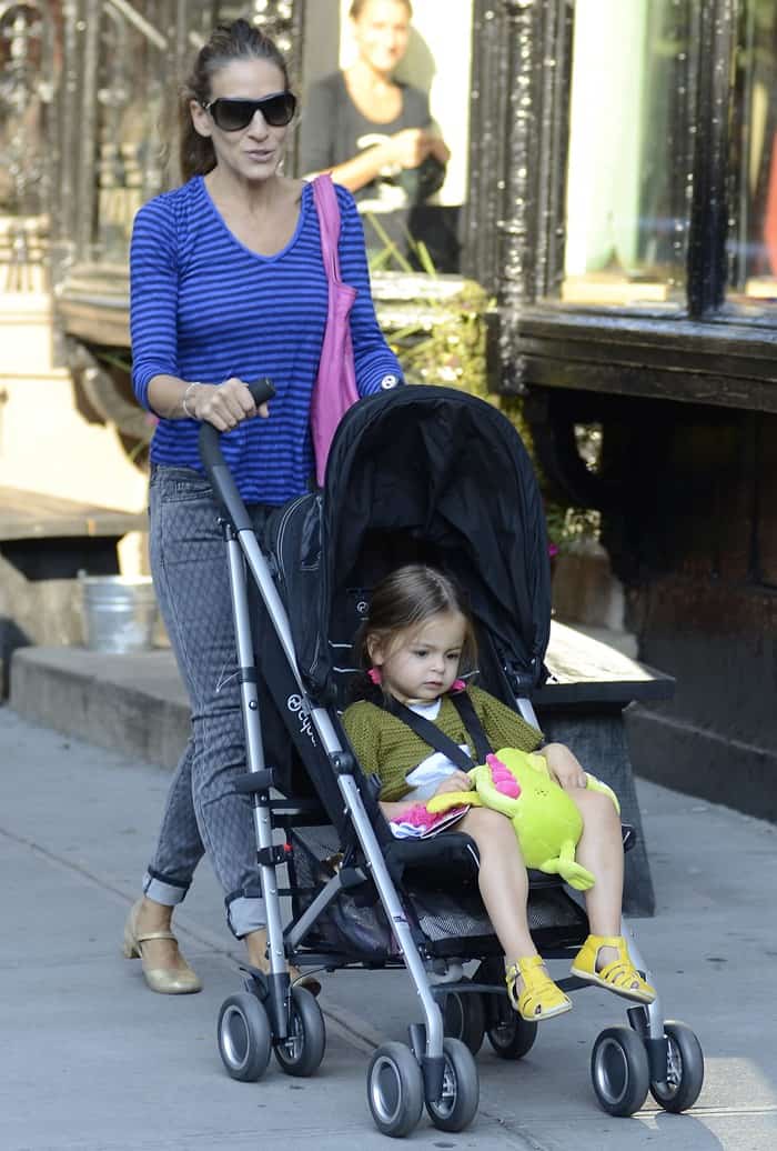 Sarah Jessica Parker was seen taking her twin daughters, Marion Loretta Elwell and Tabitha Hodge, to school in Manhattan