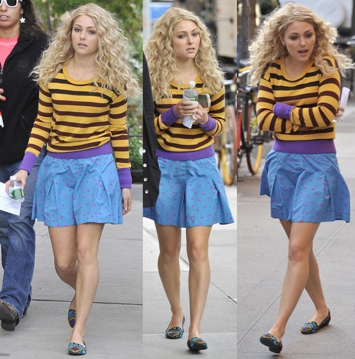 AnnaSophia Robb looking fashionable on the set of 'Carrie Diaries'