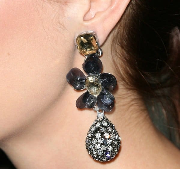 Eva Amurri shows off her loral statement earrings