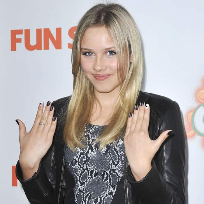 Gracie Dzienny at the premiere of 'Fun Size' at Paramount Studios in Los Angeles on October 25, 2012