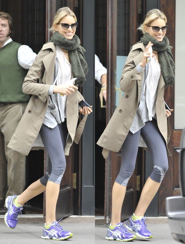 Karolina Kurkova heads out for a run in Manhattan, New York on October 24, 2012